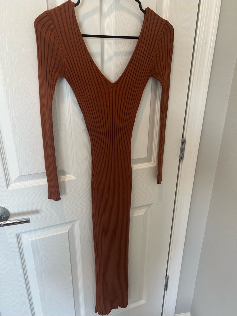 Hera Collection Ribbed V-Neck Maxi Dress in Rust Brown